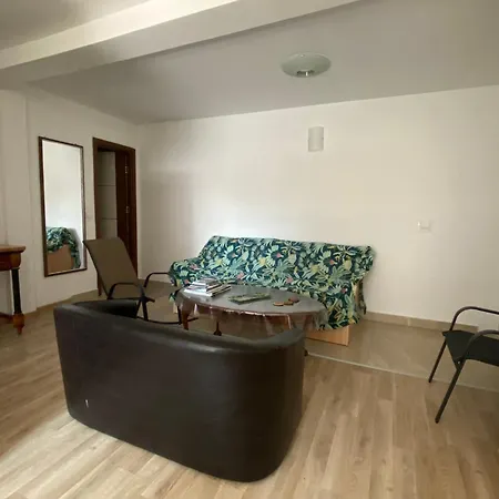 Quiet Flat Near Center